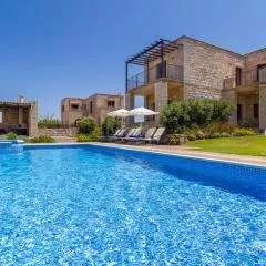 Stone Built Private villa Emerald with pool, 30m to Beach & BBQ!