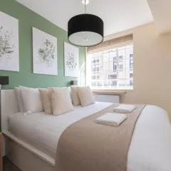 Elegant 1BR Chelsea Cloisters 4 Guests