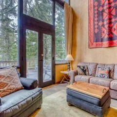 Serene Wooded Retreat with Free WiFi Large Deck & Spacious Loft - Skiing Nearby