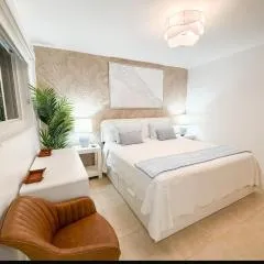 New Charming Apt Walk to Beach & Pool Key Biscayne