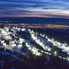 Mountain Condo Ski Access & Sunset Deck