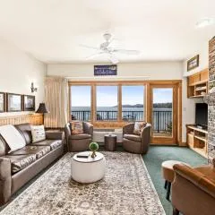 Panoramic Lake Views King Suites, Kitchen, Whirlpool Soaking Tubs and Hot Tub