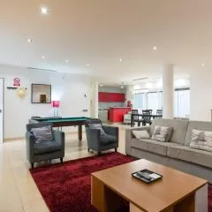 Vivienda amplia y cómoda hasta 10 huéspedes.