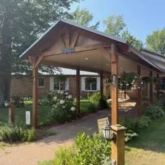 Scott's Superior Inn and Cabins