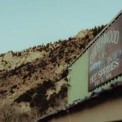 Cottonwood Hot Springs Inn & Spa
