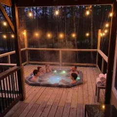 Dogwood Cottage with Private Fire Pit & Sleeps 6