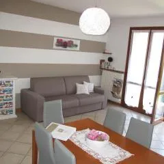 Luminoso Trilocale con Piscina e Giardino privato