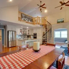 'Sunset Blue' Family-Friendly Home in Byrdstown!
