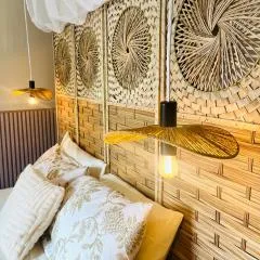 Cubao Manhattan Heights Residential Condo TC10N - Bright Studio with Pool, Balcony - Next to AliMall and SM - Walking Distance to Araneta Coliseum and Gateway Mall in Cubao Quezon City - Staycations by SMS
