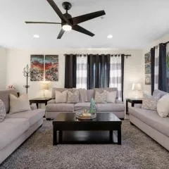 Surfer Paradise Amazing Beach Home with Parking
