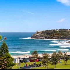 Beachfront 1 Bed, huge terrace Free Parking