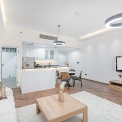StayShort - Relaxing JBR Apartment with Pool & Balcony for 4