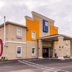 Motel 6-Jourdanton, TX
