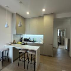Zenith Lux Apartment Beachfront & Parking
