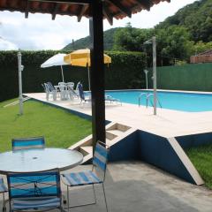 O Melhor Chalé da Praia do Guaiúba, com Churrasqueira e Piscina Gigante