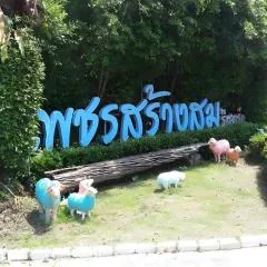 Phetsangsom Resort
