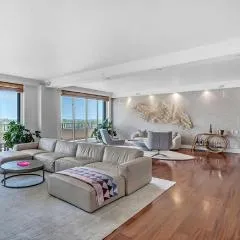 Expansive 4 Bedroom Oceanfront Condo with Balcony