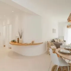 Bright 2BD Apt next to Acropolis