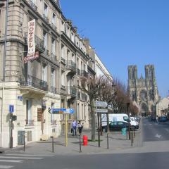 ホテル ドゥ ラ カテドラル（Hôtel De La Cathédrale）