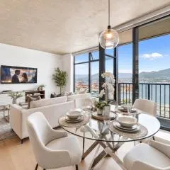 Modern 2BR in Vancouver's Most Iconic Building Walk to Skytrain and Seawall