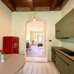 Designer Gem in Vinohrady - 1 min to Metro - 4 px