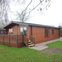 Charming Cottage in Romney Marsh Britain with Wooden Deck