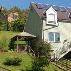 Lovely cottage in garden grounds near centre