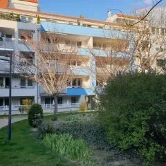 Apartment Sleeps 6 with Garden & Balcony