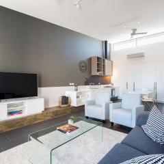 Magnificent Apartment + FREE car park near CBD