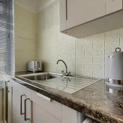 Chic 2BR Apartment for 8 in Vibrant Chorlton