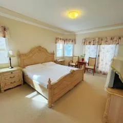Spacious Master Suite in Heart of Richmond