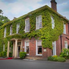 파링톤 롯지 호텔(Farington Lodge Hotel)