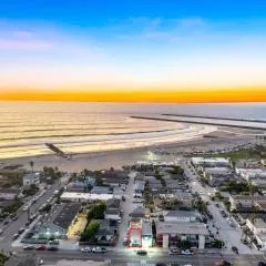 175 Steps to Beach Renovated 1BR w Patio