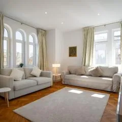 Stylish Apartment Arc de Triomphe Herastrau