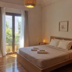 Spacious Art Apartment in Gazi 2 min Metro
