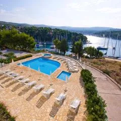 Apartment Milna - with Swimming Pool & Amazing Seaviews, above Bijaka Beach