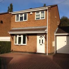 Cosy 3 bed detached house Birmingham