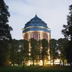 MÖVENPICK Hotel Hamburg City, historischer Wasserturm im Schanzenpark