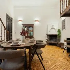 Charming Two-Bedroom City Centre Apartment with a Mezzanine by Noclegi Renters