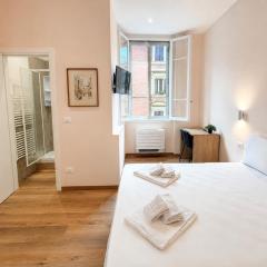 Due Torri - Room with private bathroom in the center