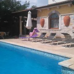 Rustic house with private Pool