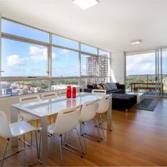 Moore to See - Modern and Spacious 3BR Zetland Apartment with Views over Moore Park