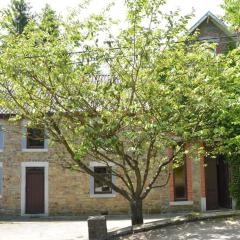 Delightful Holiday Home with Meadow View