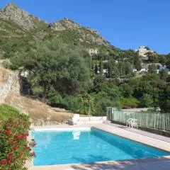 petit paradis pres ile rousse gîte les cortalines Lama