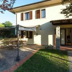 Villa in Lonnano with Private Pool