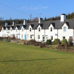 Crinan Canal Cottage No8