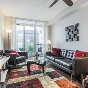 Gorgeous Downtown Oasis with Lake Views & Parking!