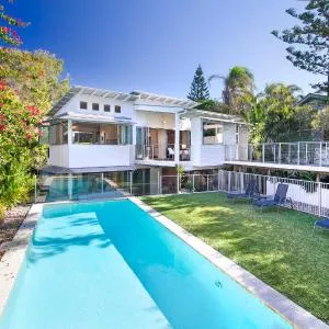 Designer Haven, Pool, Walk to Beach