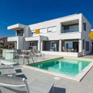 Pool Apartments Villas Banta A