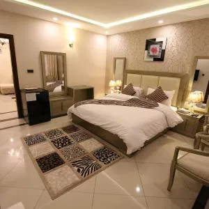 Safari Club 4